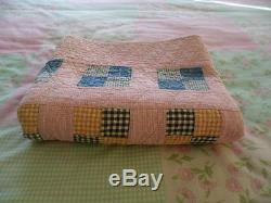 ANTIQUE AMERICAN 1940s VINTAGE OLD PATCHWORK QUILT HANDMADE and HAND QUILTED