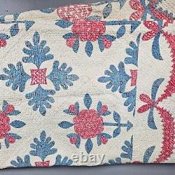 ANTIQUE Beautiful Hand Stitched FLOWER Trimmed Quilt 74 by 90