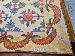 ANTIQUE Beautiful Hand Stitched FLOWER Trimmed Quilt 74 by 90