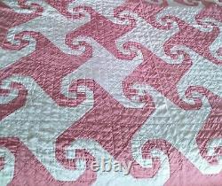 Antique Quilt Drunkards Path Pink White Beautiful Condition Quilt 1 of the best