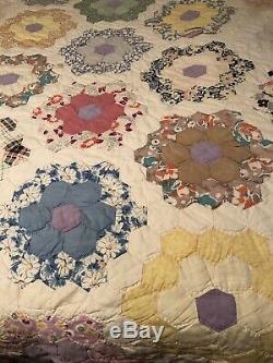 Antique Vintage Handmade Quilt Honeycomb Pattern 1940s 50s Feedsack 75x81