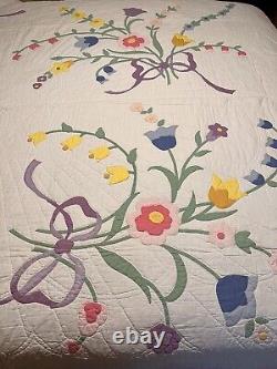 BEAUTIFUL 1940's Well Quilted Vintage Floral Bouquet Applique Queen Quilt