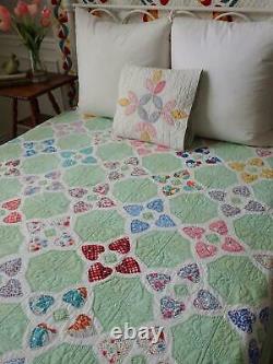 Beautiful Feedsack Hearts! Vintage Green & White Applique QUILT 80x75 Excellent
