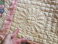 Beautiful Vintage Antique DRESDEN PLATE QUILT Hand PIECED Hand Quilted FEED SACK