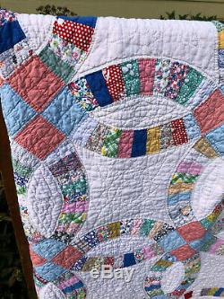 Beautiful Vintage Double Wedding Ring Feedbag Hand Made Throw or Display Quilt
