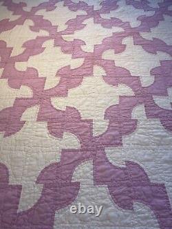 Beautiful Vintage Handmade Lilac Purple Drunkards Path Quilt 61 x 76