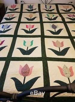 Beautiful Vintage Handmade Quilt