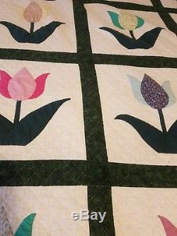 Beautiful Vintage Handmade Quilt