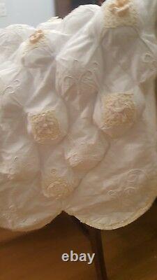Beautiful Vintage Handmade White Puffy Quilt Blanket Rosettes Embroidered Lace