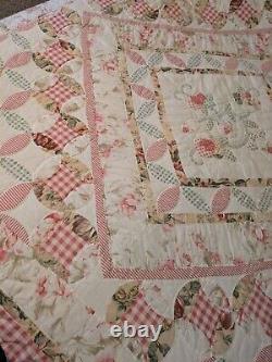 Beautiful Vintage Patchwork Appliques Quilt Full Size