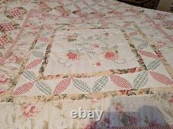 Beautiful Vintage Patchwork Appliques Quilt Full Size