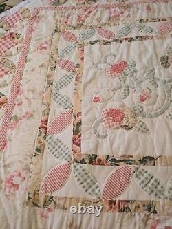 Beautiful Vintage Patchwork Appliques Quilt Full Size