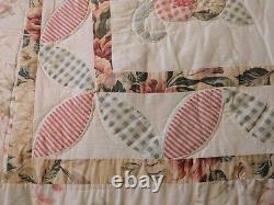 Beautiful Vintage Patchwork Appliques Quilt Full Size