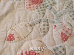 Beautiful Vintage Patchwork Appliques Quilt Full Size