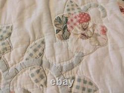 Beautiful Vintage Patchwork Appliques Quilt Full Size