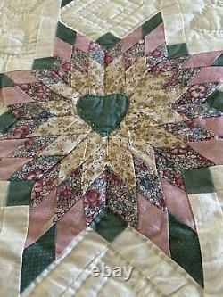 Beautiful Vintage Pieced & Quilted Handmade Quilt 90 x 102