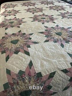 Beautiful Vintage Pieced & Quilted Handmade Quilt 90 x 102