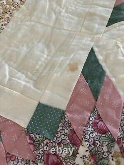 Beautiful Vintage Pieced & Quilted Handmade Quilt 90 x 102