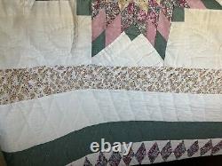 Beautiful Vintage Pieced & Quilted Handmade Quilt 90 x 102