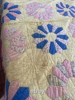 Beautiful Vintage Primitive Antique Handmade Quilt