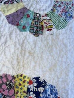 Beautiful vintage feed sack Dresden plate quilt 72x84