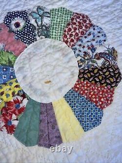 Beautiful vintage feed sack Dresden plate quilt 72x84