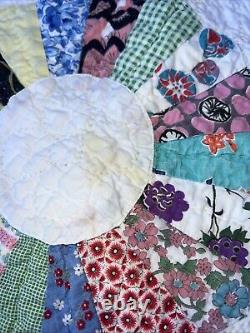 Beautiful vintage feed sack Dresden plate quilt 72x84