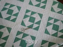 Beautifully Graphic! Vintage Cottage 30s Green & White QUILT 86x72