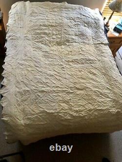 Cathedral Window Vintage Full Size Quilt 1940s or 1950s. Great Condition