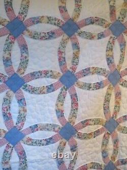 Double Wedding Ring Quilt Vintage Handmade Hand Sewn 80 x 62 Scalloped Edges