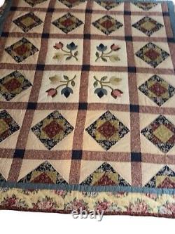 GORGEOUS VINTAGE HAND MADE PATCHWORK TULIP QUILT 90x95