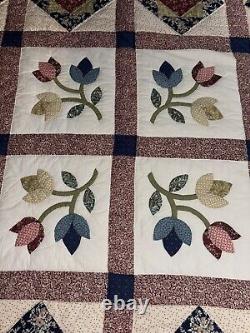 GORGEOUS VINTAGE HAND MADE PATCHWORK TULIP QUILT 90x95