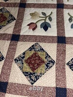 GORGEOUS VINTAGE HAND MADE PATCHWORK TULIP QUILT 90x95