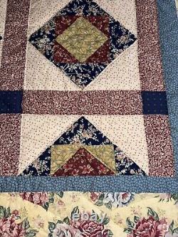 GORGEOUS VINTAGE HAND MADE PATCHWORK TULIP QUILT 90x95