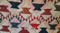 HAND SEWN QUILT VINTAGE ANTIQUE HAND MADE 72 x 92 BEAUTIFUL BASKETS PATTERN