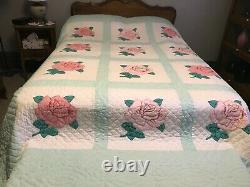Hand Guilted QUILT Green with Roses APPLIQUES Handstitched 100 x 84 inch