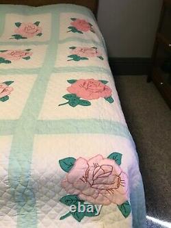 Hand Guilted QUILT Green with Roses APPLIQUES Handstitched 100 x 84 inch