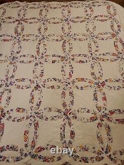 Hand-Stitched Double Wedding Ring Quilt. White and flowers fabric Vintage 84×94