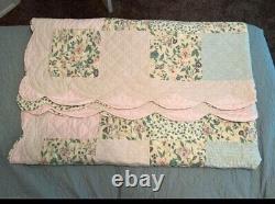 Handmade queen size quilt excellent condition! 81x91