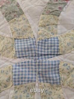 Lovely Vintage Homemade Double Wedding Ring Quilt 8694