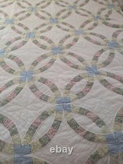 Lovely Vintage Homemade Double Wedding Ring Quilt 8694