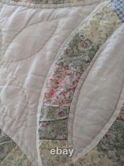 Lovely Vintage Homemade Double Wedding Ring Quilt 8694