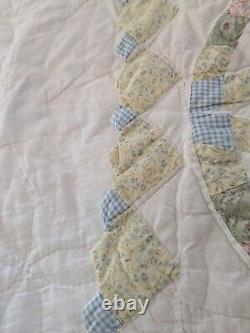 Lovely Vintage Homemade Double Wedding Ring Quilt 8694