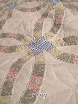 Lovely Vintage Homemade Double Wedding Ring Quilt 8694