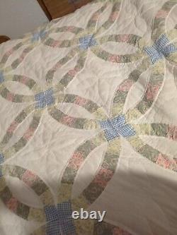 Lovely Vintage Homemade Double Wedding Ring Quilt 8694