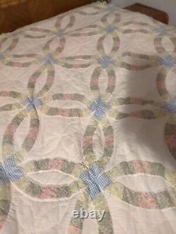 Lovely Vintage Homemade Double Wedding Ring Quilt 8694