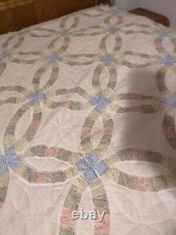 Lovely Vintage Homemade Double Wedding Ring Quilt 8694