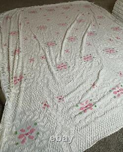 Plush Vintage Chenille Bedspread Quilt & Fringe Cream Floral Pink 85in X 103in