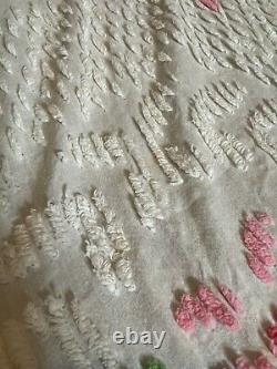 Plush Vintage Chenille Bedspread Quilt & Fringe Cream Floral Pink 85in X 103in