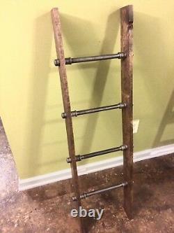 Rustic Industrial Pipe and Wood Blanket Ladder Wood Quilt Ladder Wall Ladder